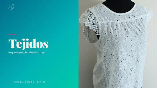 Blusa blanca de broderie de algodón en maniquí