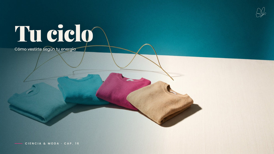 Cuatro sweaters en tonos turquesa, fucsia y arena bajo una curva dorada