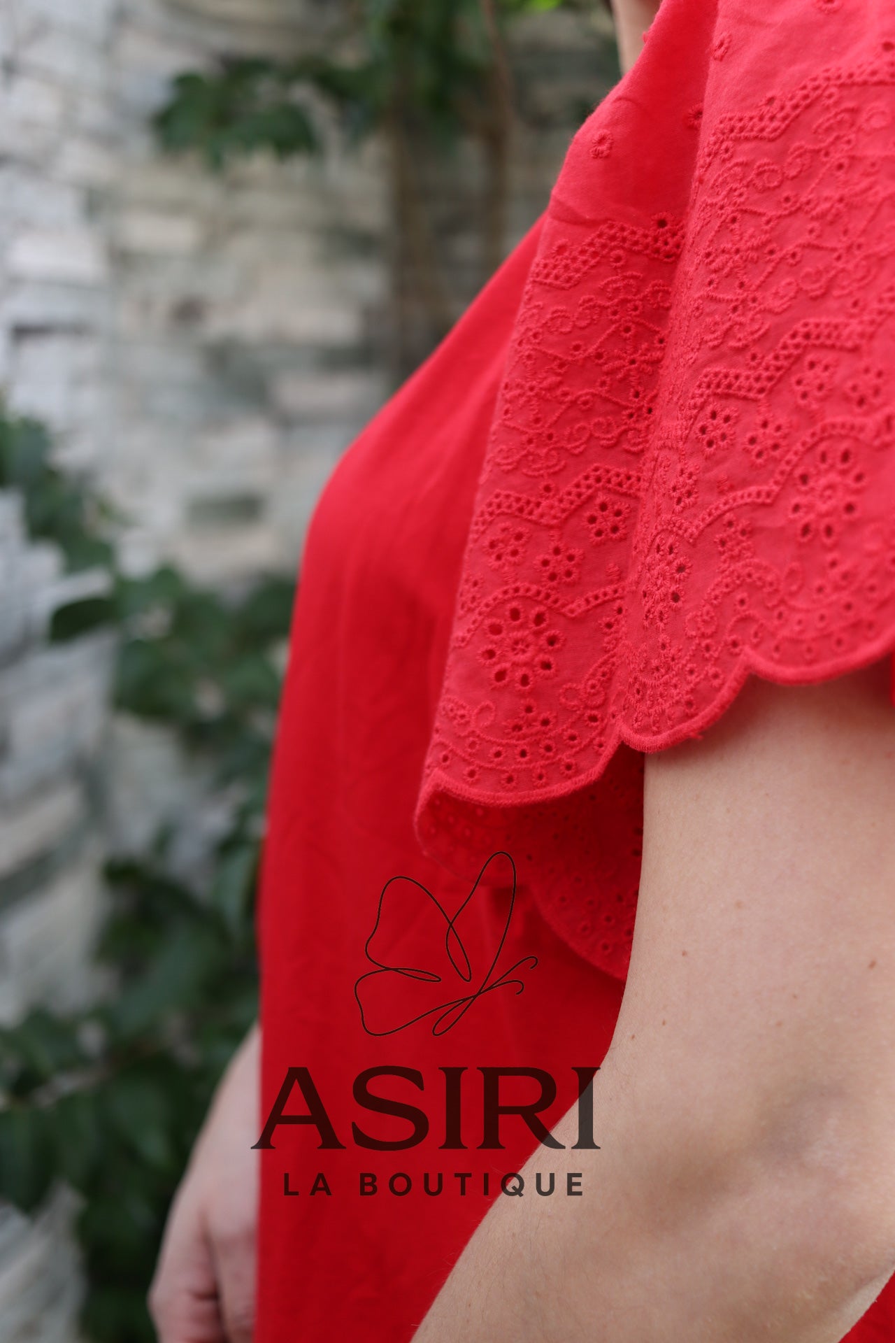 POLERA CON BRODERIE