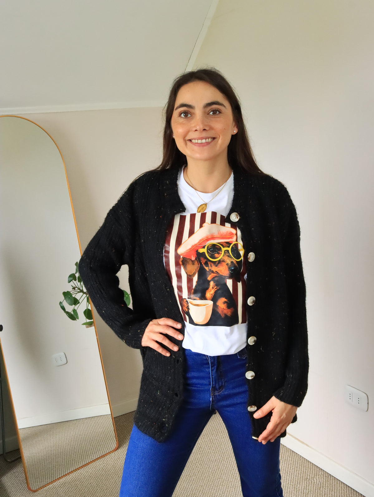Polera Florencia Andrea salchicha con boina bajo cardigan negro