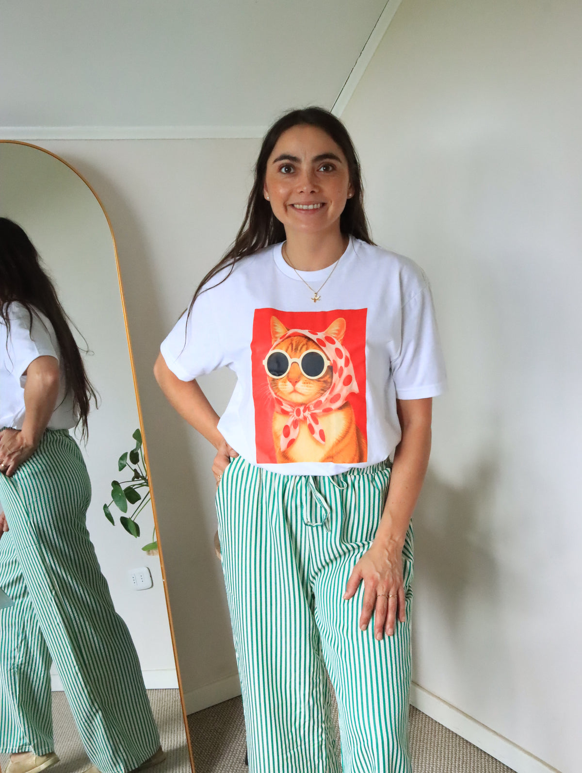 Polera Florencia Andrea gato con pañuelo, con pantalón verde a rayas