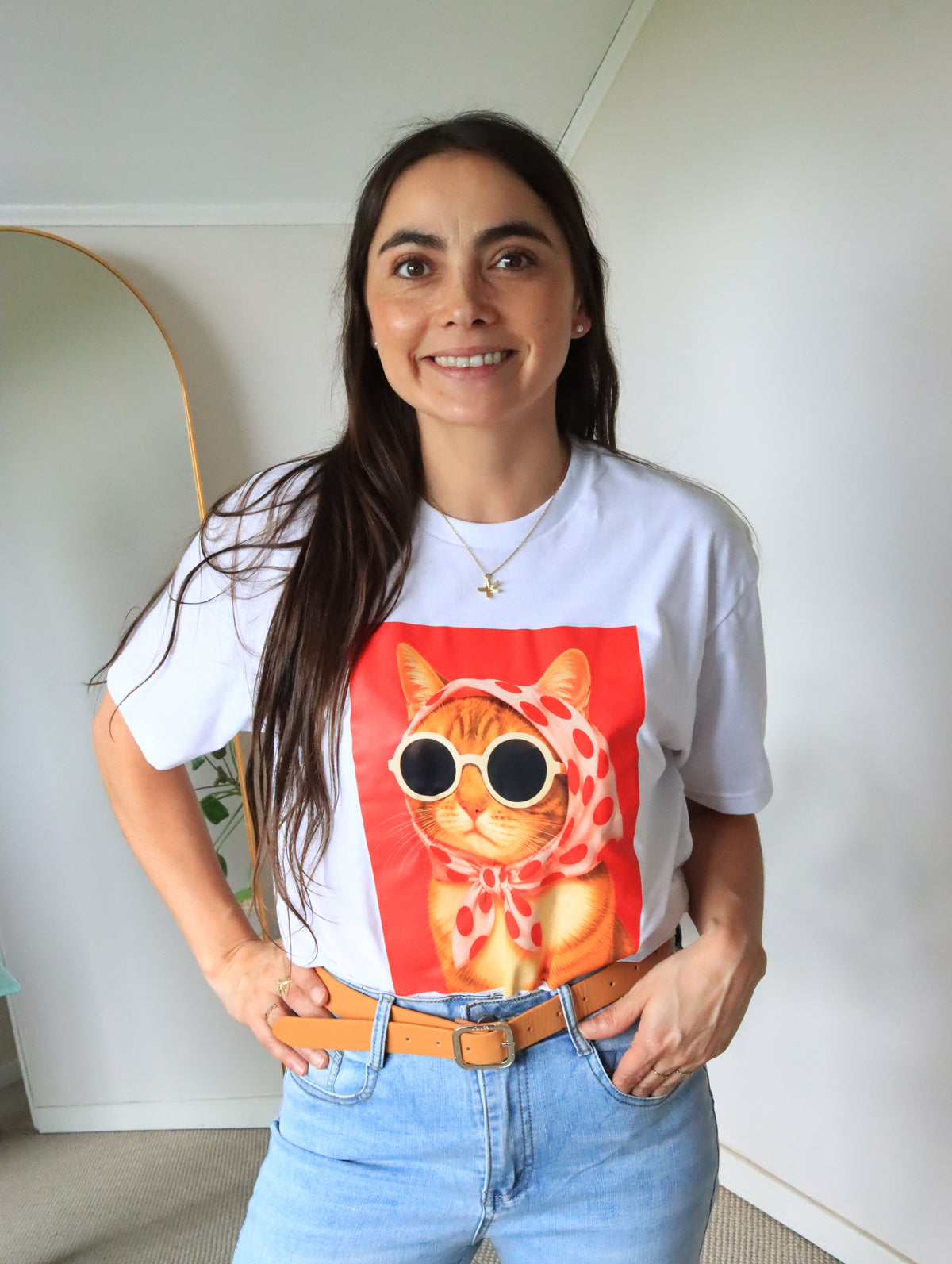 Polera Florencia Andrea gato con pañuelo, primer plano del estampado