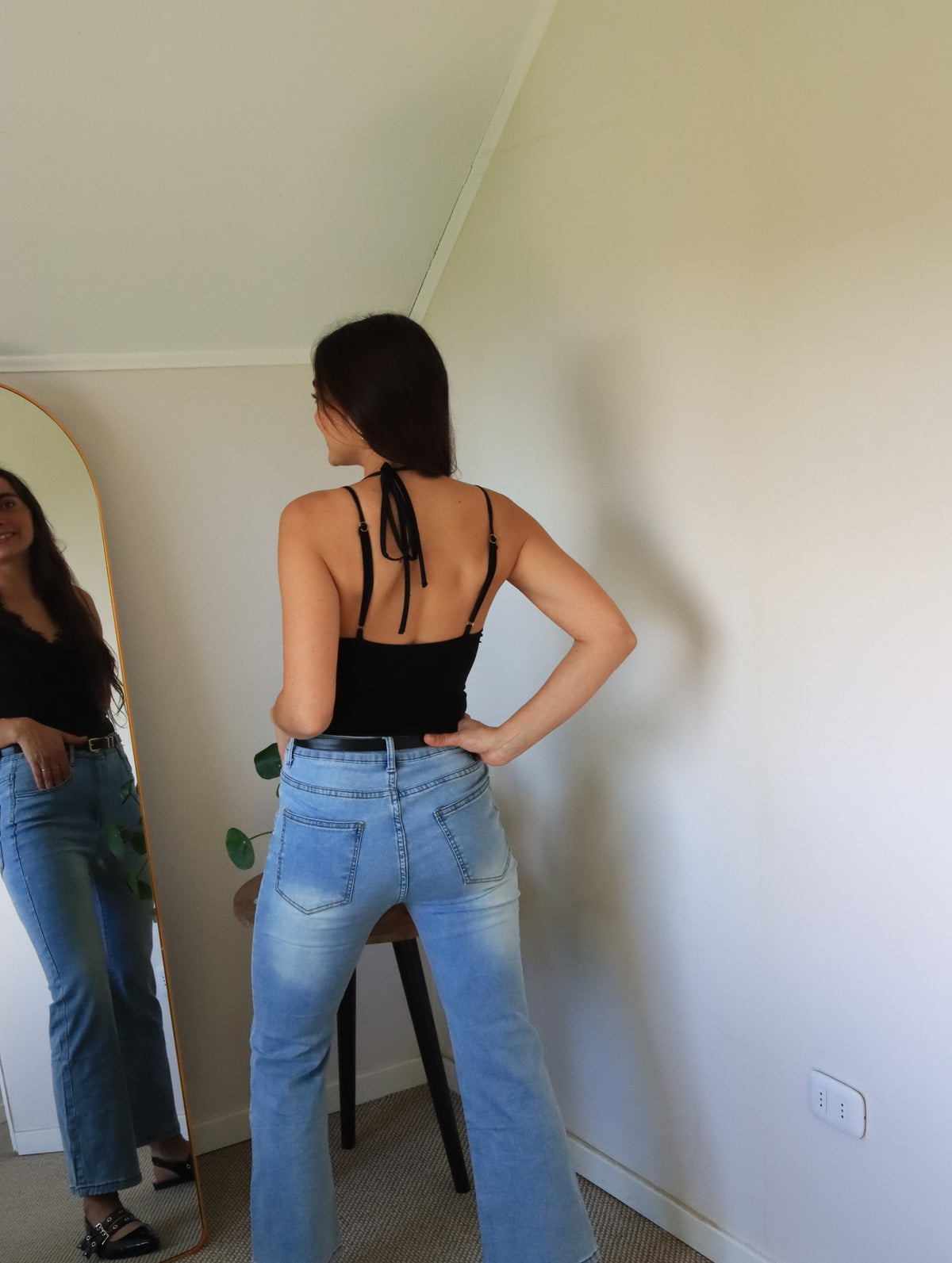 Body Mora negro, vista trasera con la amarra al cuello