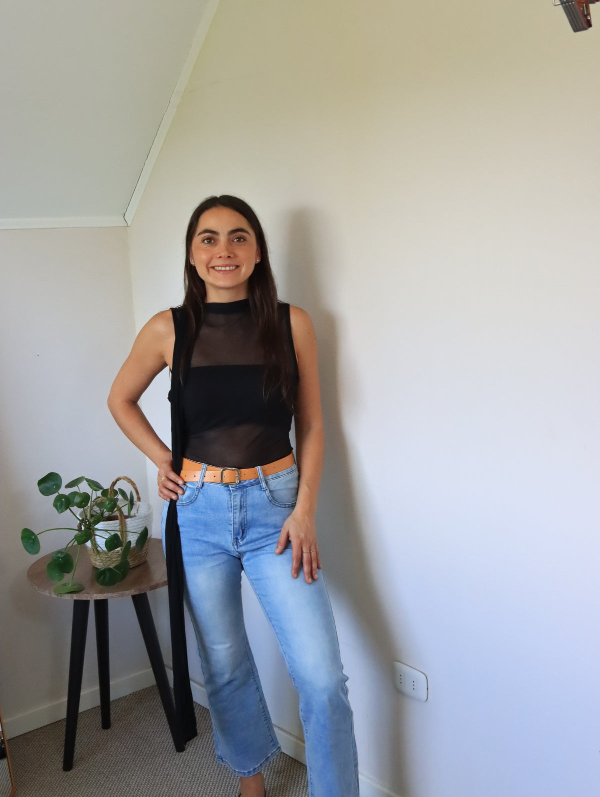 Blusa Consuelo negra con la cinta larga suelta al costado