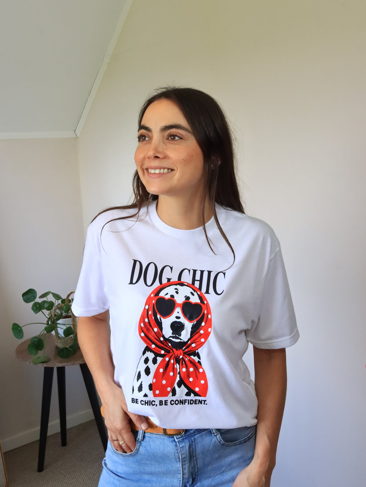 Polera Florencia Andrea Dog Chic dálmata con lentes de corazón, primer plano