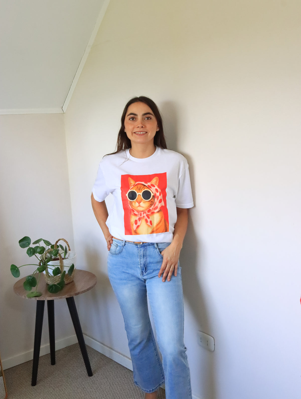 Polera Florencia Andrea gato con pañuelo, de frente con jeans