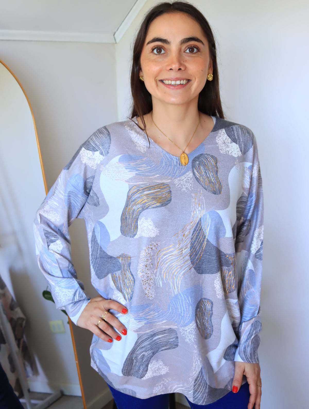 Sweater Lorena azul con estampado abstracto