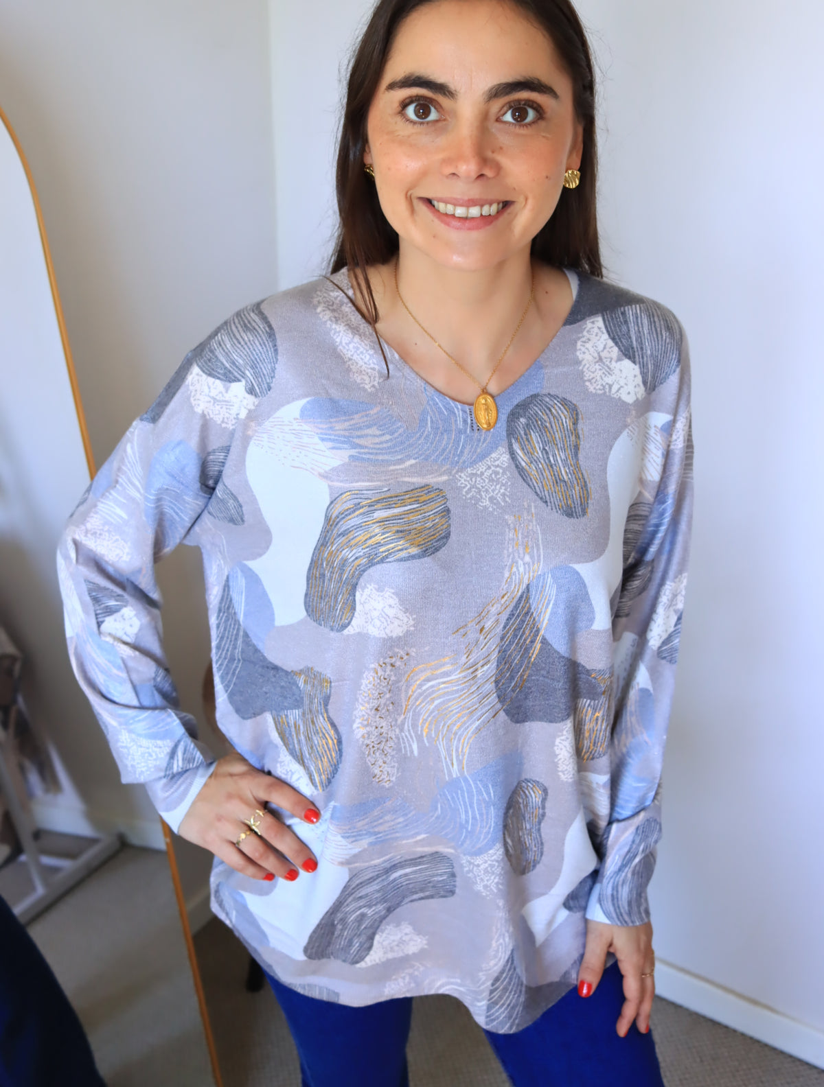 Sweater Lorena azul de cuello V y manga larga